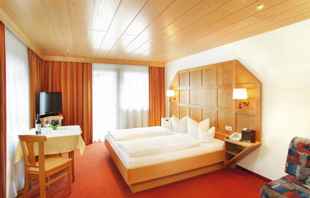 Hotel Tirolerhof Sankt Anton am Arlberg Bagian luar foto